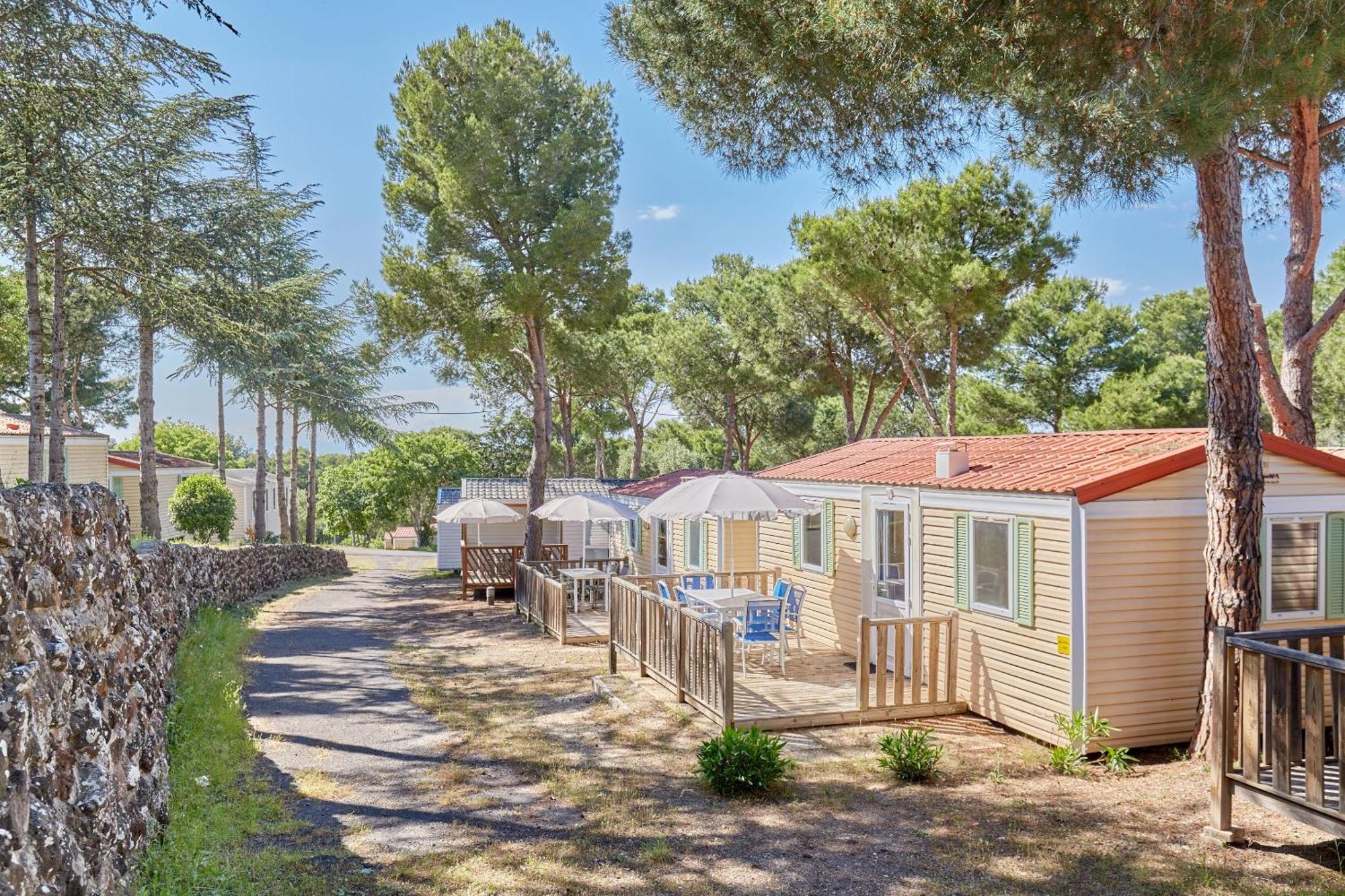 Domaine Residentiel De Plein Air Odalys La Pinede แอกด์ ภายนอก รูปภาพ