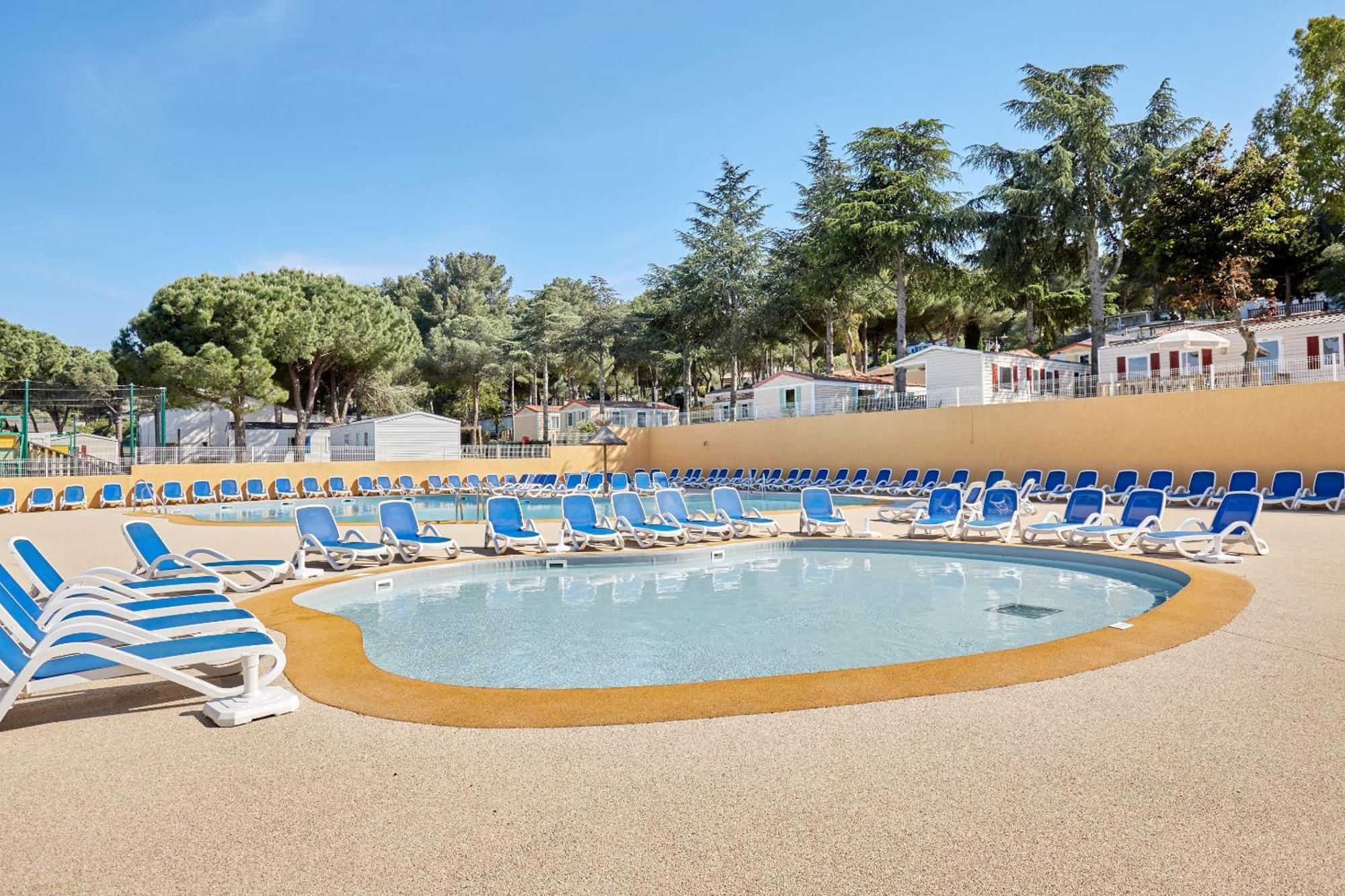 Domaine Residentiel De Plein Air Odalys La Pinede แอกด์ ภายนอก รูปภาพ
